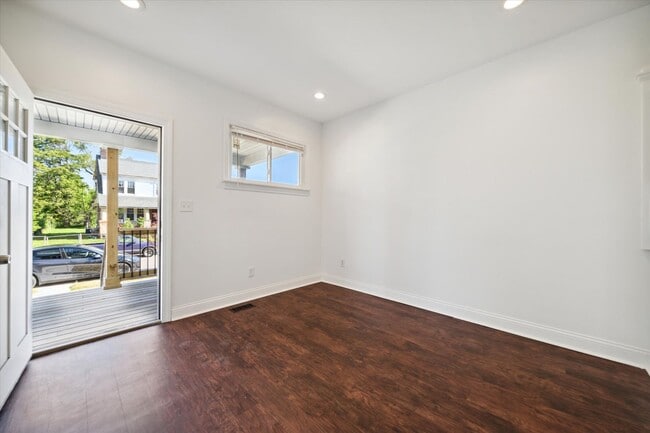 Building Photo - $1,675 - Spacious 3 Bedroom in North End