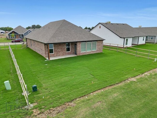 Building Photo - New Listing! Enclave at Parker Village!