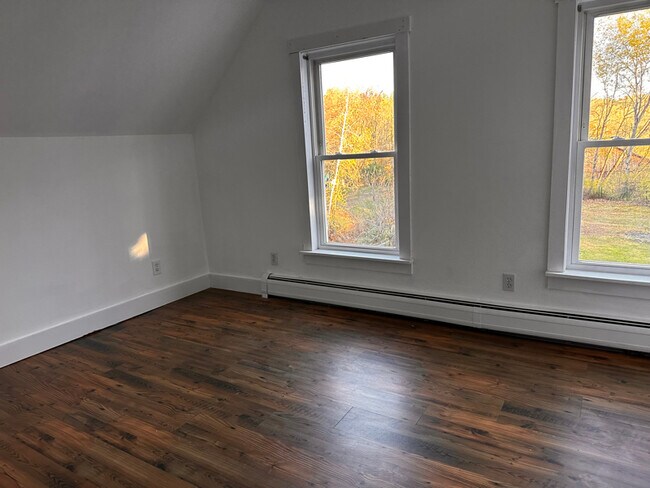 Building Photo - 35 Forest St