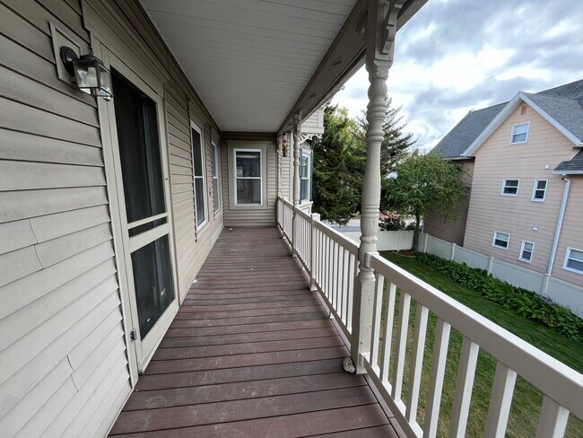 Building Photo - 262 Walnut St