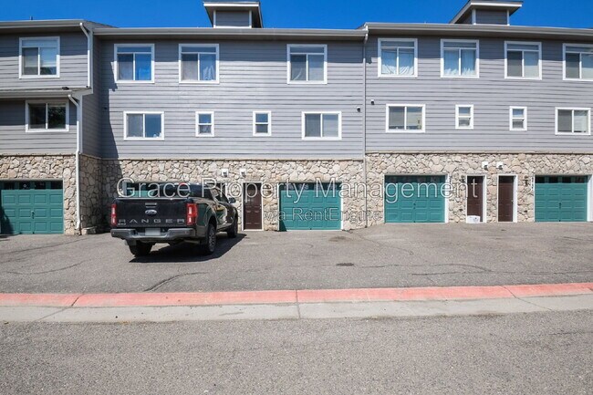 Building Photo - 9727 Cherry Ln
