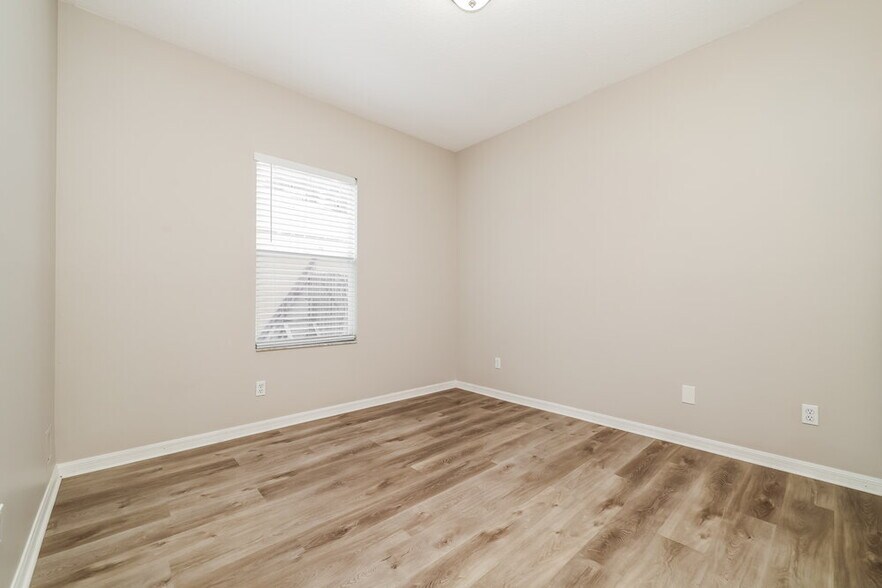 Building Photo - 13417 Silvercreek Dr