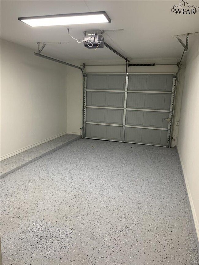 Building Photo - 4111 Stearns Ave