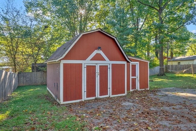 Building Photo - 102 Preston Dr