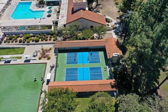 Building Photo - Sweeping Views! Rare and Peaceful 5-home e...