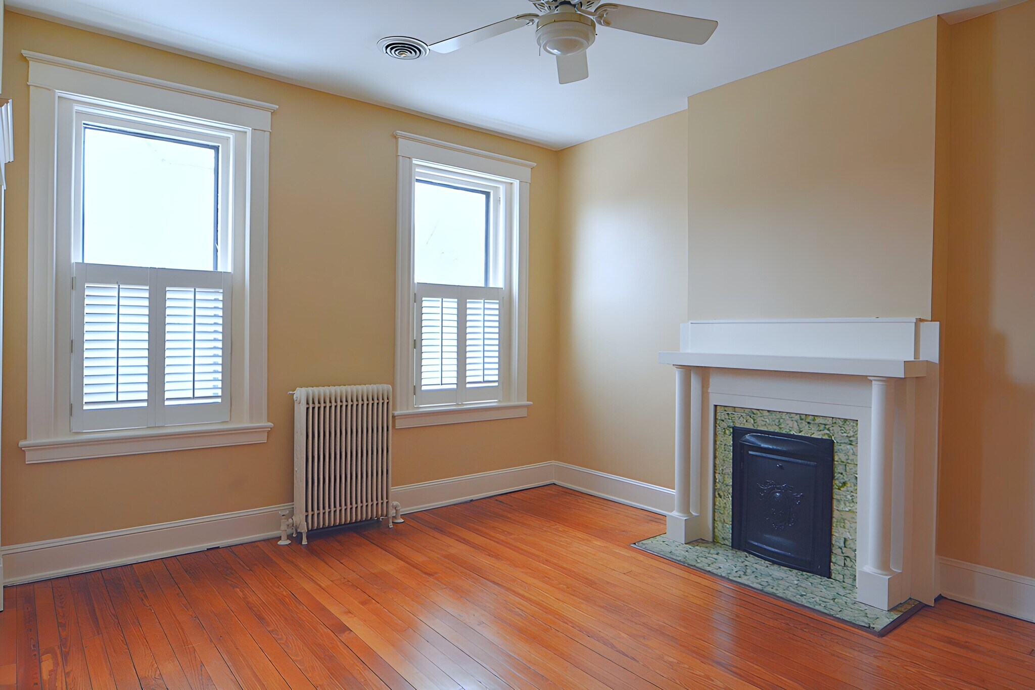 Building Photo - 2025 Grove Ave