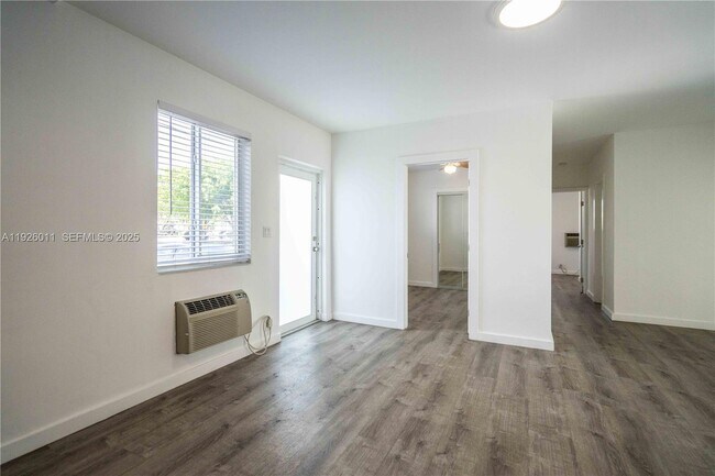 Building Photo - 1750 S Treasure Dr