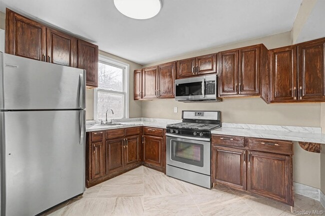 Building Photo - 156 Beech St