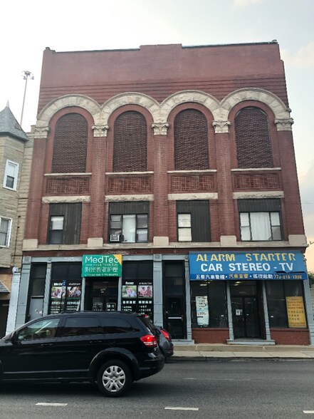 Building Photo - 2988 S Archer Ave