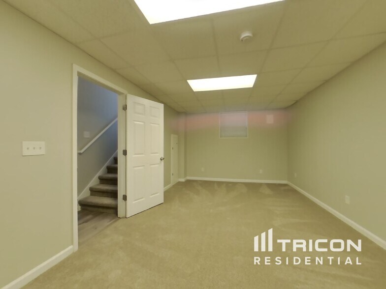 Building Photo - 514 Woodwind Dr