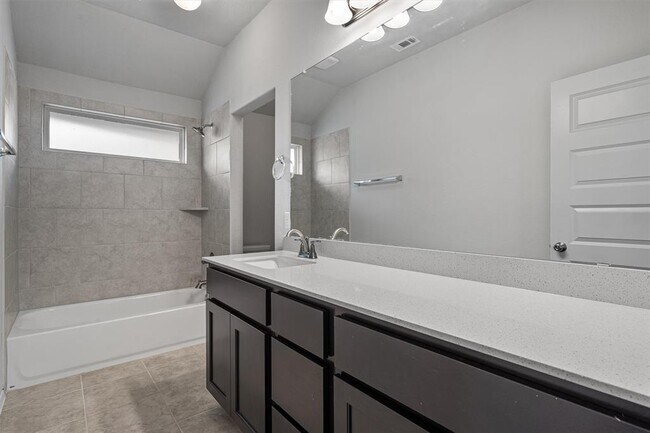 Building Photo - 300 Delta Crst