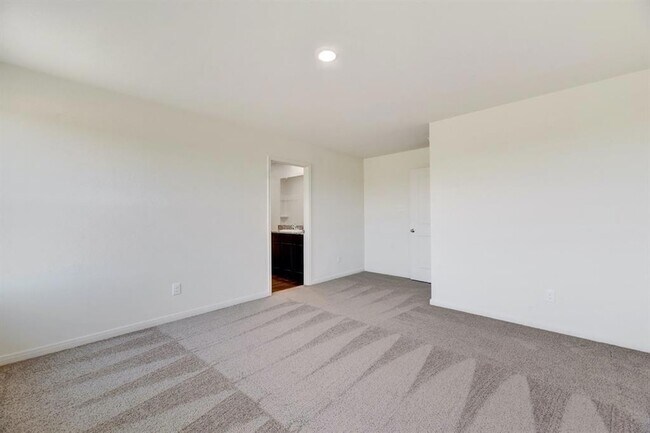 Building Photo - 18520 Quiet Range Dr