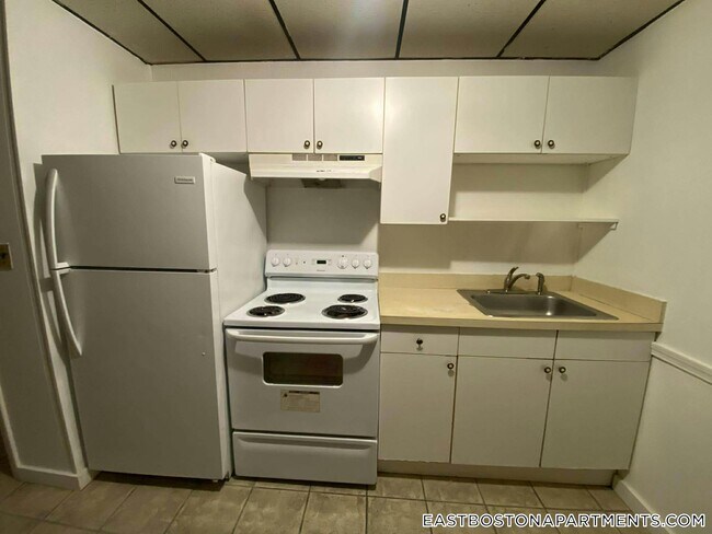 Building Photo - 10 Marion St