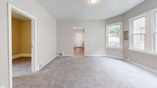 Building Photo - 3200 W 94th St