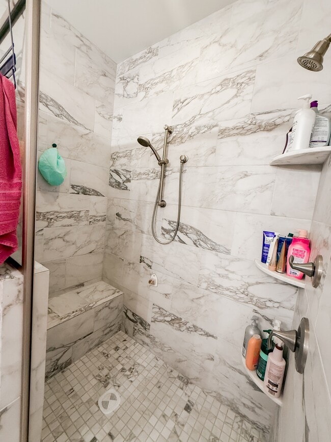 Building Photo - 5742 Vlg Rdg Ln