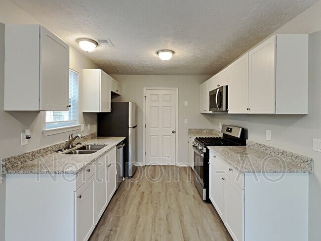 Building Photo - 972 Maple Leaf Ridge