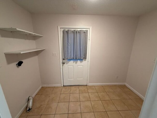 Building Photo - Gulf Breeze - Greenbriar Estates - 2 bedroom, 1 bathroom