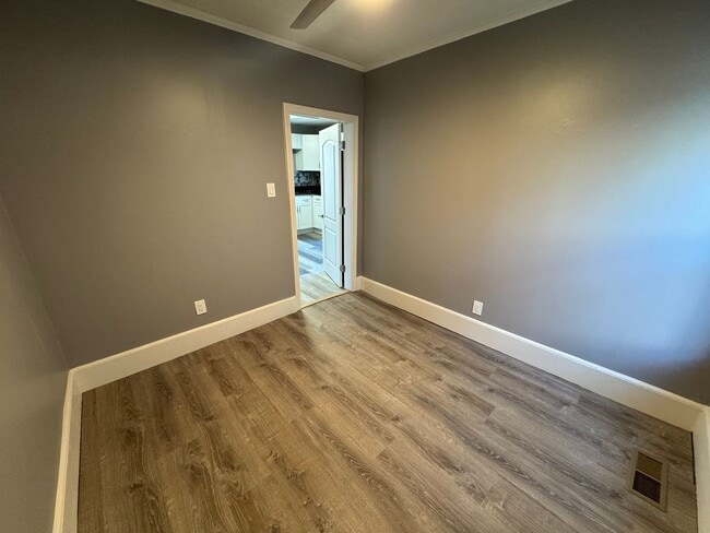 Building Photo - 14 Hillside St