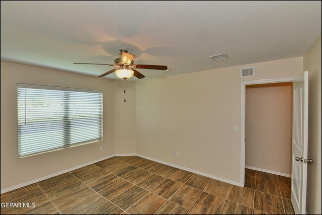Building Photo - 12060 Mesquite Thorn Dr