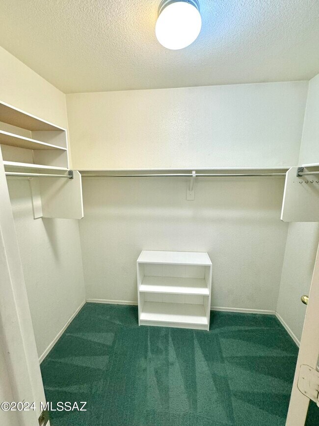Building Photo - 7846 E Rooner Dr