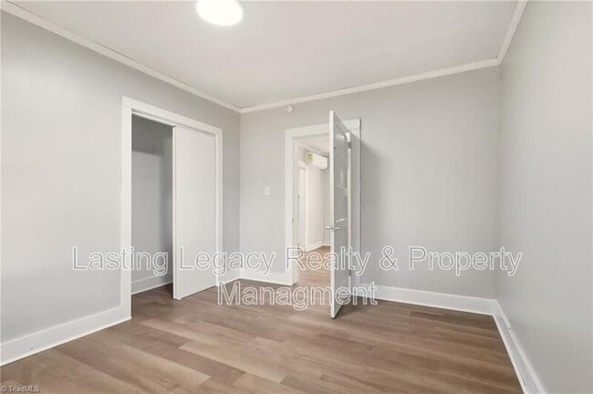 Building Photo - 2051 Bloomfield Dr