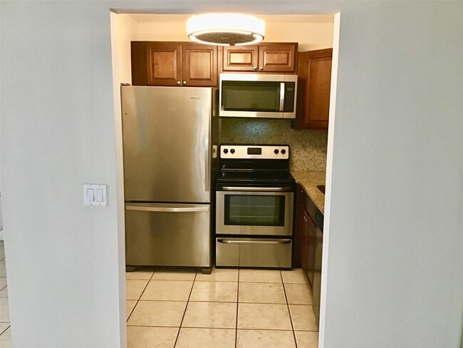 Building Photo - 135 Fanshaw D