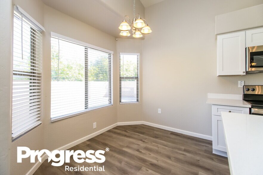 Building Photo - 341 N Fresno St