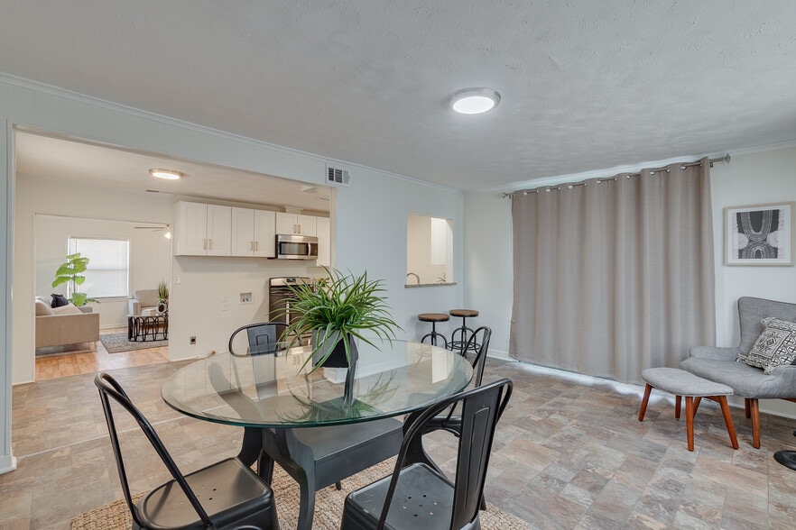 Dining/Family Room - 1733 Melba Ct