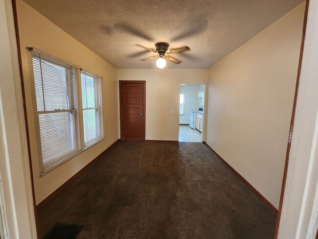 Building Photo - E Fairview, 205-207