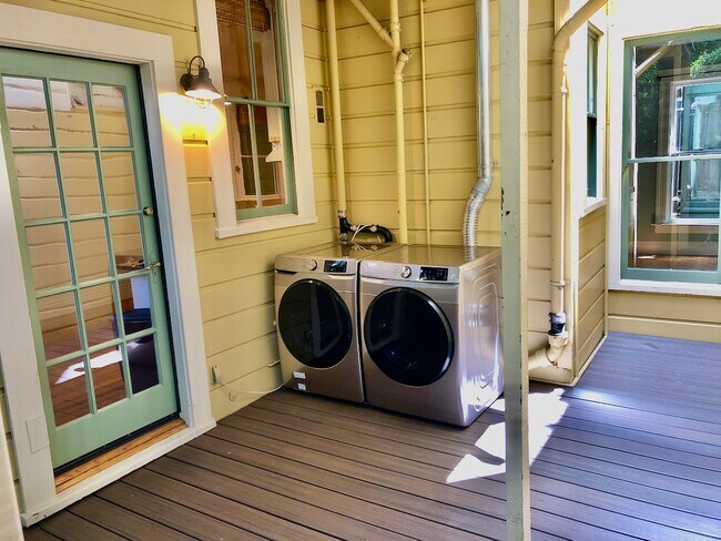 Personal Washer/Dryer - 1528 Fulton Street