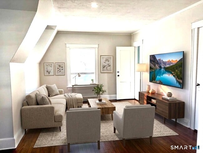 Building Photo - 1872 Bedford St