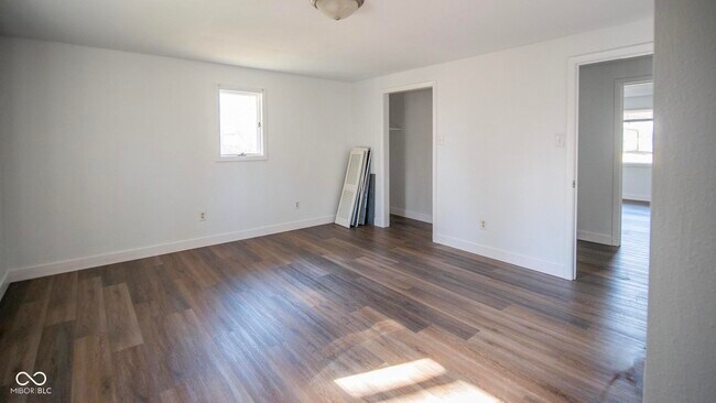 Building Photo - 2323 W 59th St