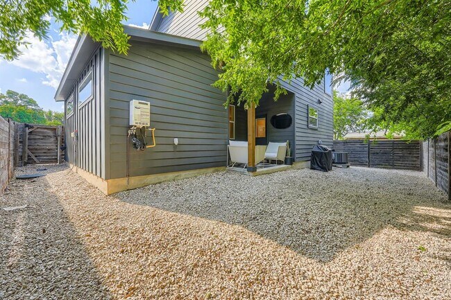 Building Photo - 7311 Providence Ave