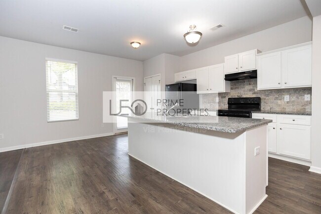 Building Photo - 156 Daisy Cir