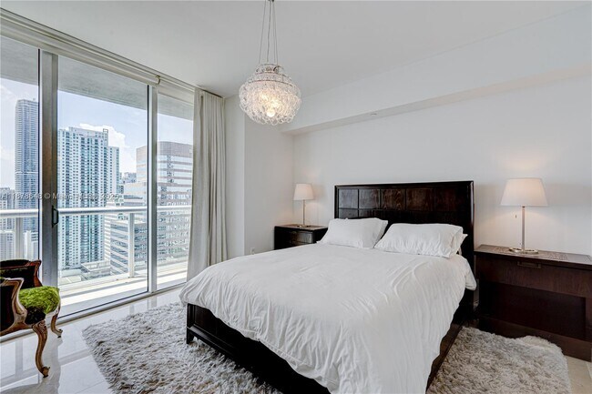 Building Photo - 495 Brickell Ave