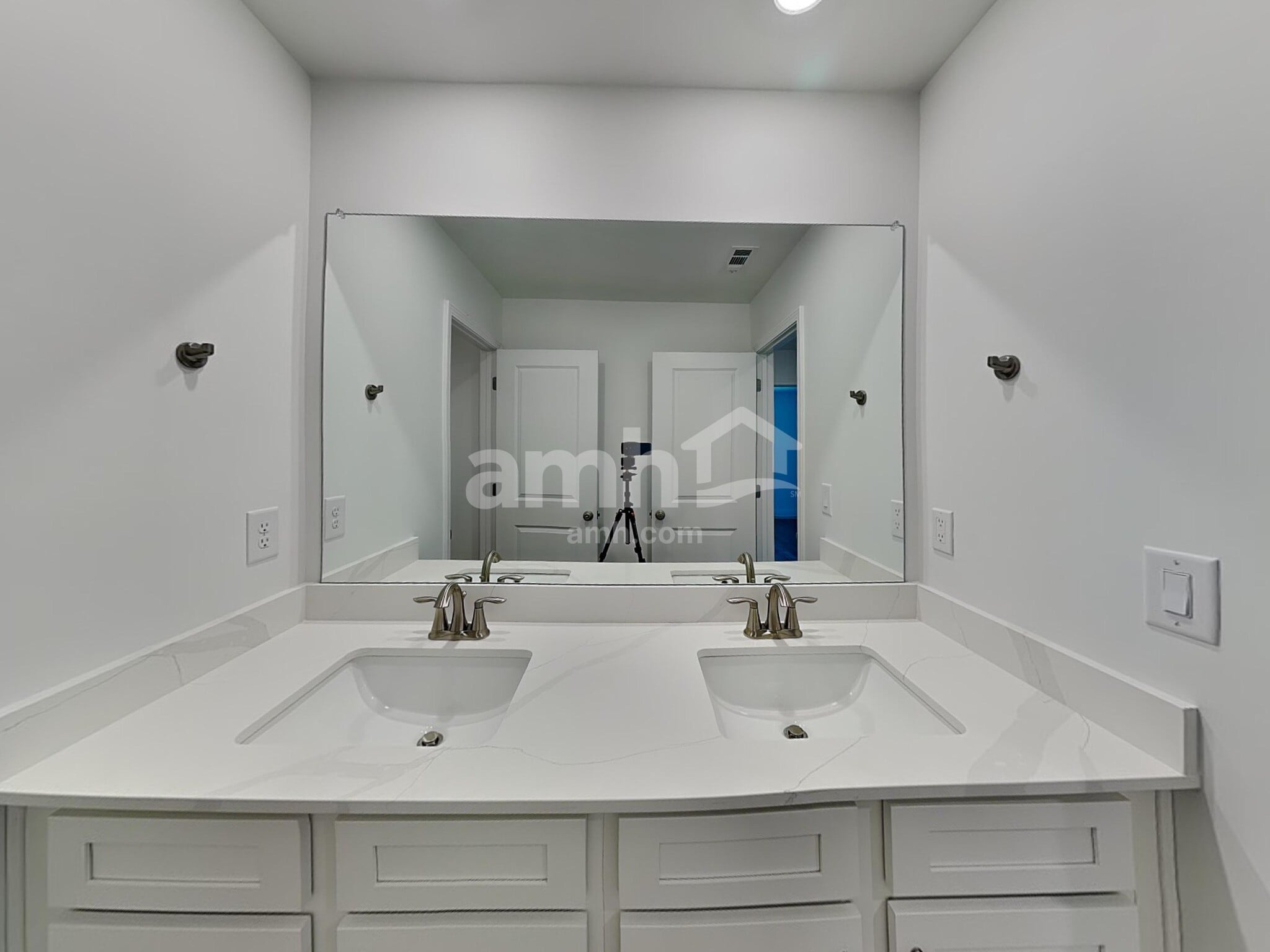 Building Photo - 213 Chase Ln