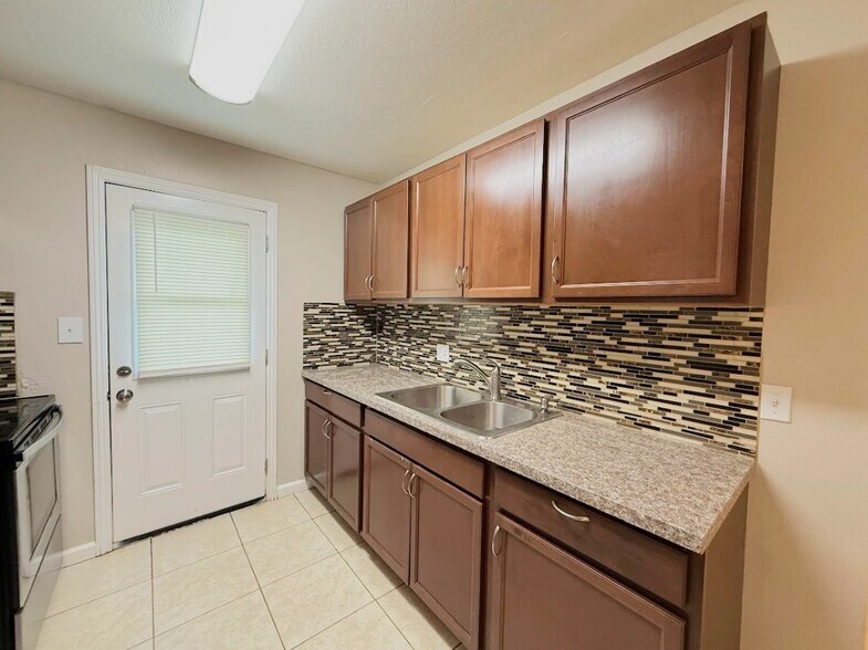 Building Photo - 651 Q St