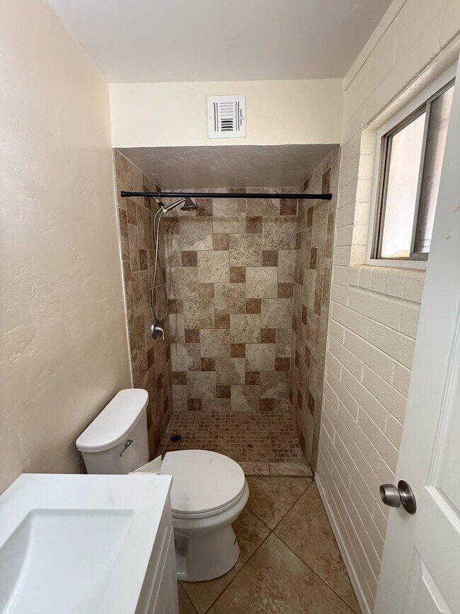 Building Photo - 6864 E Nelson Dr