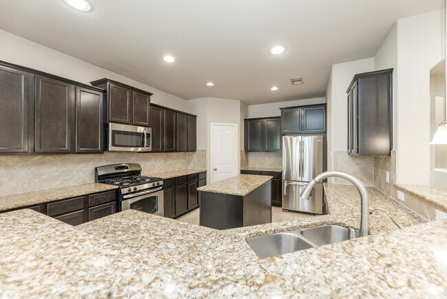 Building Photo - 2414 Garden Falls Dr