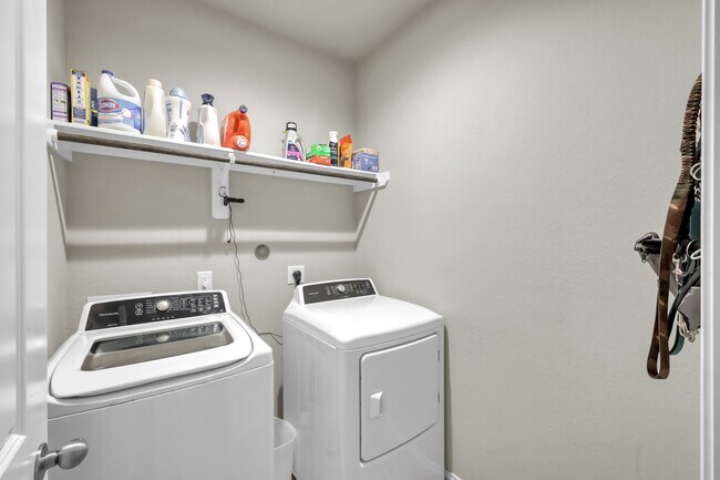 Building Photo - 2315 Strong Horse Dr