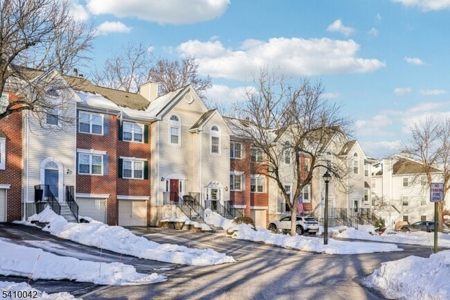 Building Photo - 1075 Ash Dr