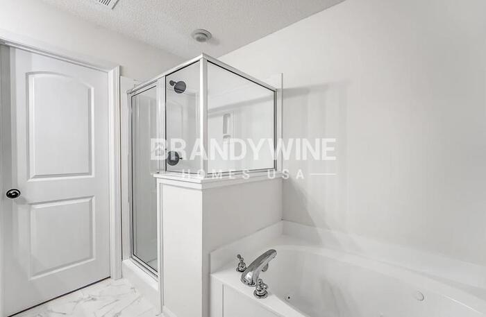 Building Photo - 10242 Evening Hill Dr