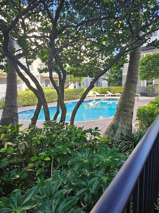 Building Photo - 2309 NE 9th Ave