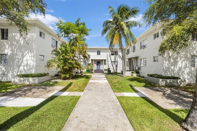 Building Photo - 8320 Crespi Blvd