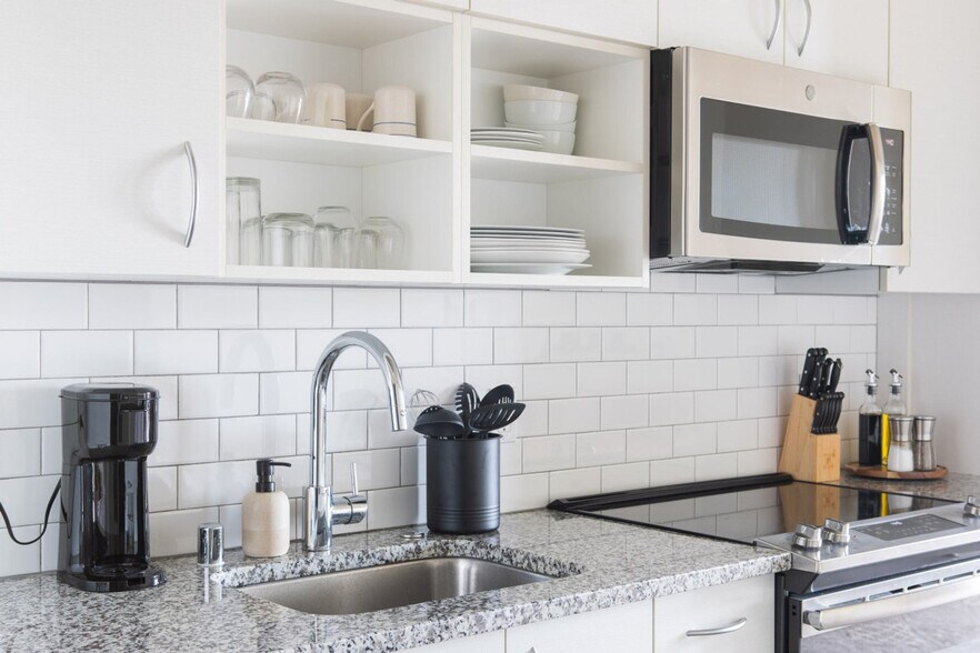 Building Photo - 1840 N Farwell Ave