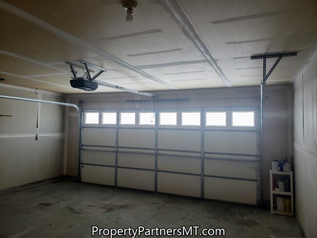 Building Photo - 3 Bedroom 2 Bath House - Near Emily Dickinson School