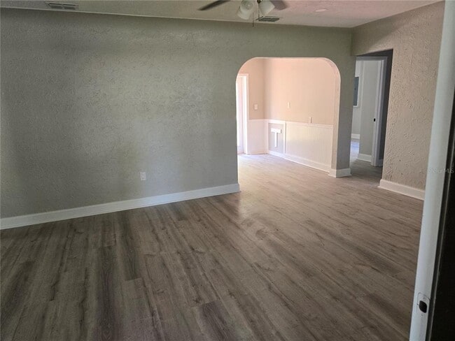 Building Photo - 804 W Linebaugh Ave