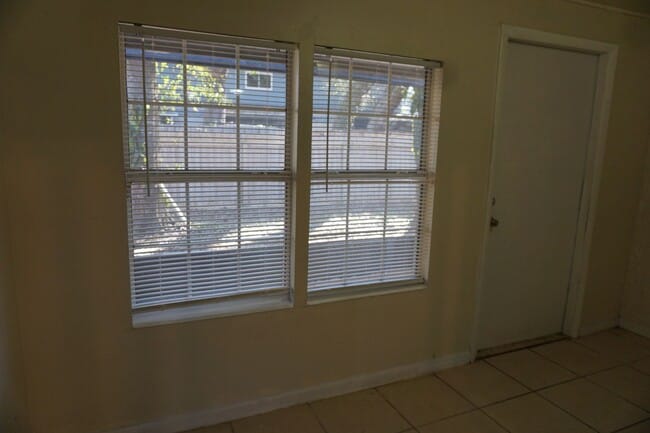 Building Photo - 2/2 Townhome Located Near NAS Jax