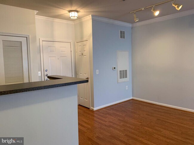 Building Photo - 2791 Centerboro Dr