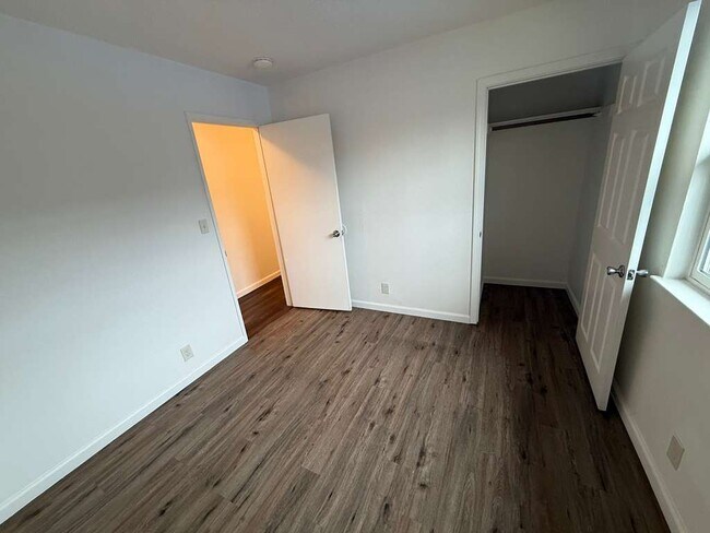 Building Photo - 560 3rd St